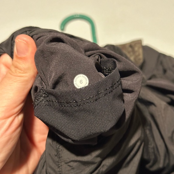 Lululemon Bombs Away Black / Olive Green Camo Print Reversible Zip Jacket Sz 6 - Picture 6 of 10